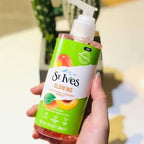 St. Ives Glowing Face Wash with Apricot Extracts 200 ml