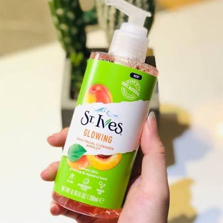 St. Ives Glowing Face Wash with Apricot Extracts 200 ml