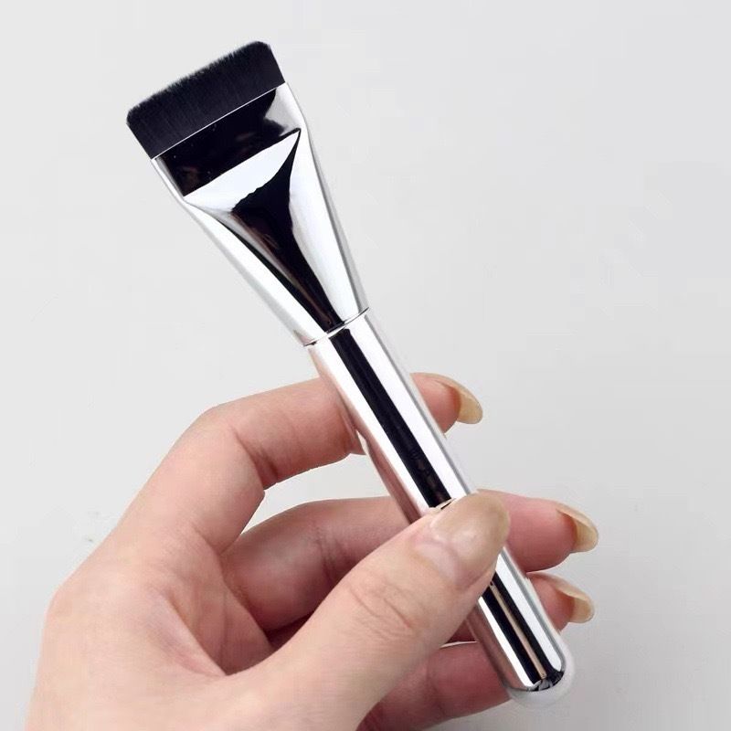 Flat Foundation Makeup Brush for Smooth Base & Mask Application - photo 2